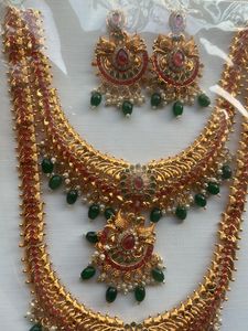Elegant Kundan Necklace &amp; Earring Set