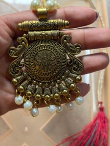 Elegant Pearl Necklace with Antique Pendant