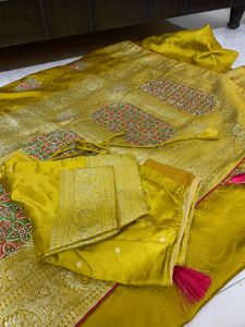 Beautiful Yellow Saree With Blouse