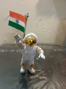 Astronaut Showpiece with Flag