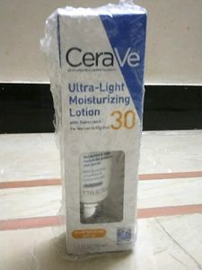 Ultra-Light Moisturizing Lotion With Sunscreen