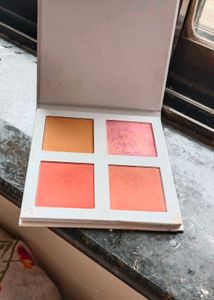 Makeup Revolution 4K Blush Palette