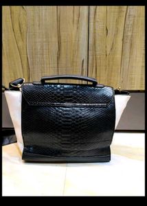 Chic Black &amp; White Shoulder Bag