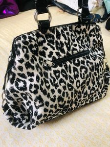 Sale Fire 🔥 Guess Inspired Leopard Print Handbag