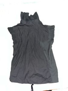 Chic Black Pleated Cap Sleeve Top