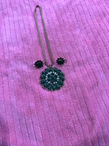 Elegant Green & Pearl Necklace Set