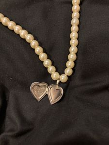 heart opening oendant pearl necklace