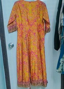 Beautiful Floral Print Kurti (W)....... Ee...