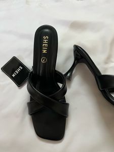 Stylish Black Open kitten Toe Heels