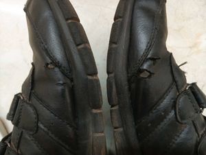 BLACK SCHOOL SHOES