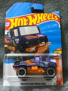 Hot Wheels Mercedes-Benz Unimog 1300L