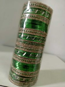 sophisticated metal bangles chhoda set..
