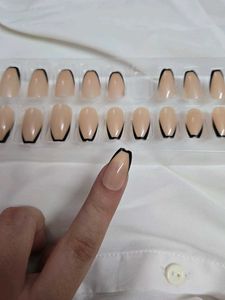 Press-On Nails - Premium French Design