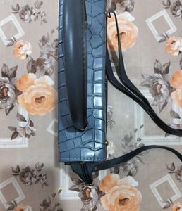 Chic Grey Croc-Embossed Handbag