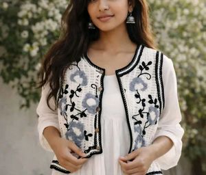 Crochet Floral Sleeveless Top