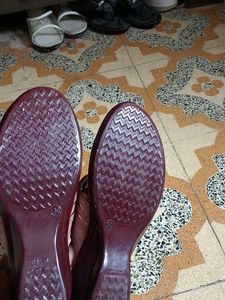 Stylish Pink Toe Ring Sandals