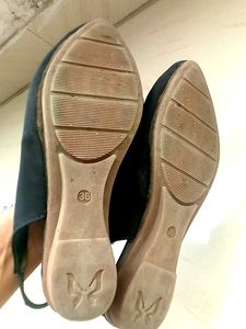 Elegant Black Slingback Flats