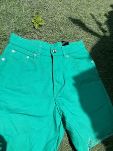 H&M green shorts, size small