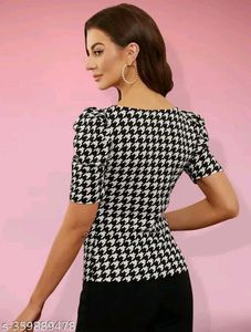 Stylish Houndstooth Cropped Top 🖤🤍