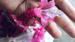 Set of 2 Pink Beaded Hanging Lanterns