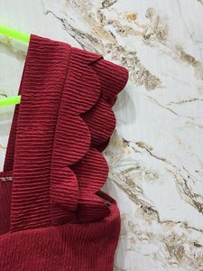 Chic Red Scalloped Crop Top