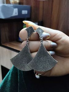 Elegant Geometric Fan Drop Earrings