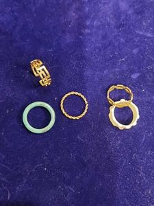 Set of 5 assorted rings