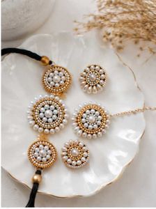 Exquisite Pearl &amp; Gold Toned Jewellery Set