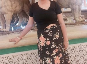 Stylish black top