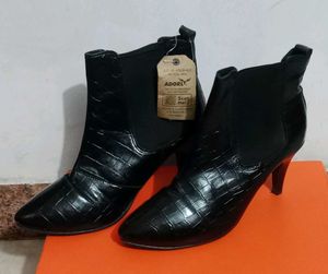 ❗ADORLY❗ pencil pointed boots