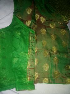 🤩Embellished Silk Blend Saree🤩