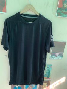Adidas Men's Black T-Shirt (T520)