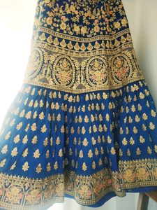Boutique peice Ruched patern at bottom Stitched le