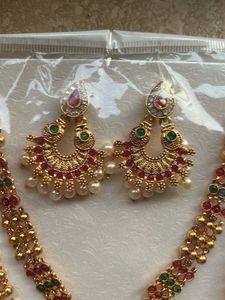 Gold Tone Kundan Necklace Set
