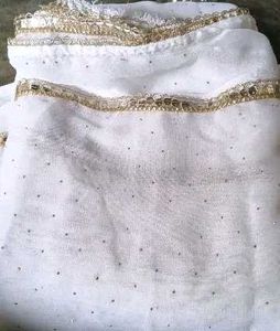 Elegant White Saree for a beautiful look