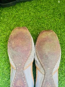 Embellished Juttis/Mojaris