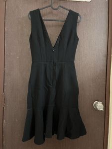 Elegant Black Sleeveless V-Neck Dress