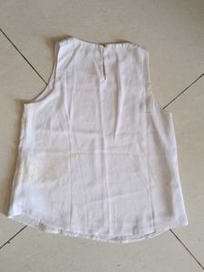 Chic White Sleeveless Blouse