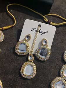 Elegant Kundan Necklace Set