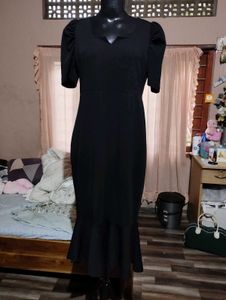 Elegant Black Midi Dress