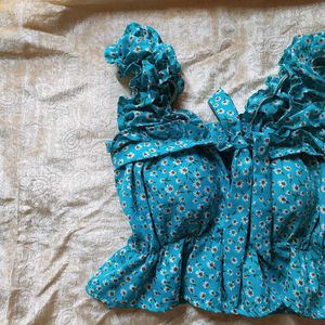 Chic Blue Floral Ruffled Crop Top