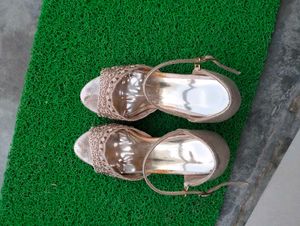 Golden Colour Beautiful Heel And Suit