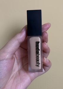 Huda Beauty Concealer (coconut flakes)
