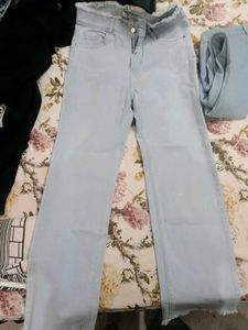 Light Wash Denim Frayed jeans