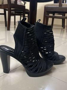 Stylish Black Strappy Heels EU 37