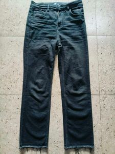 Stylish Dark Wash High-Waist Raw Hem Jeans