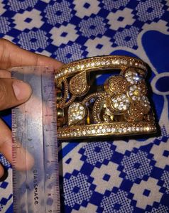 Exquisite Golden Bangle with Crystals