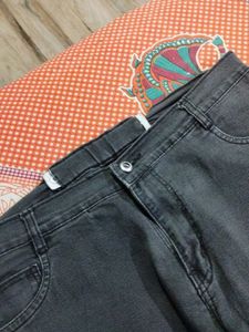 BLACK JEANS