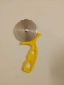 Pizza cutter and peeler