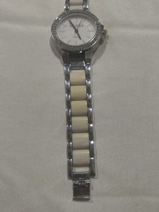 Gucci Watch - Elegant &amp; Stylish